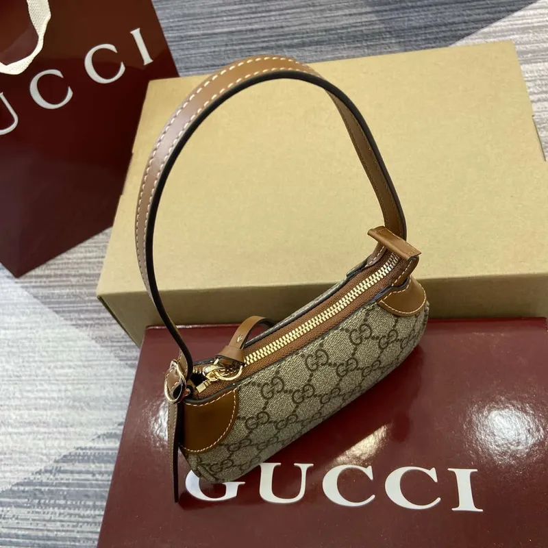 Gucci 820696 GG Emblem super mini ramenní taška béžová a hnědá