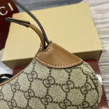 Gucci 820696 GG Emblem super mini ramenní taška béžová a hnědá