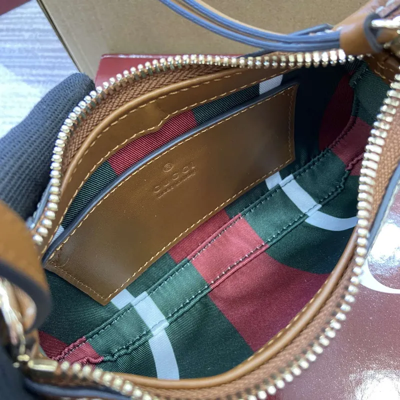Gucci 820696 GG Emblem super mini ramenní taška béžová a hnědá