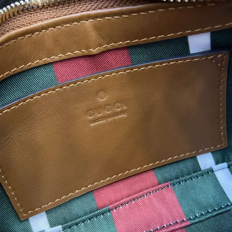 Gucci 820696 GG Emblem super mini ramenní taška béžová a hnědá