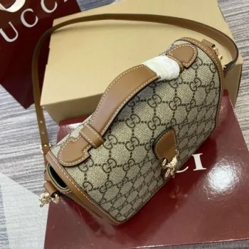 Gucci 815211 GG Emblem mini ramenní taška béžová a hnědá
