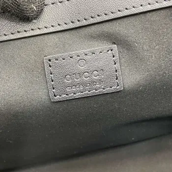 Gucci 815213 GG Emblem střední taška přes rameno černá kůže