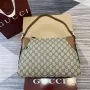 Gucci 815216 GG Emblem střední kabelka přes rameno Béžová a hnědá