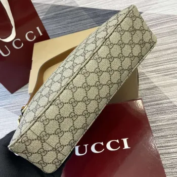 Gucci 815216 GG Emblem střední kabelka přes rameno Béžová a hnědá