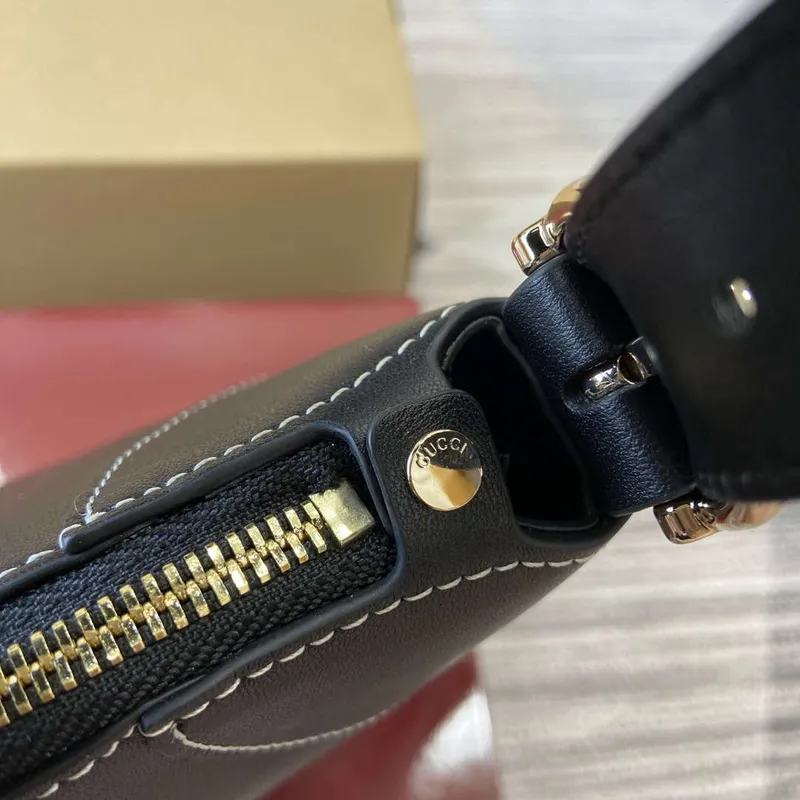 Gucci 815217 GG Emblem Velká taška přes rameno Černá