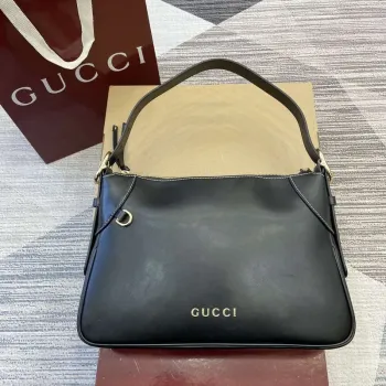 Gucci 815216 GG Emblem střední kabelka přes rameno Černá