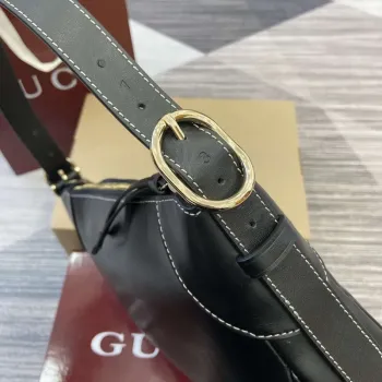 Gucci 815216 GG Emblem střední kabelka přes rameno Černá