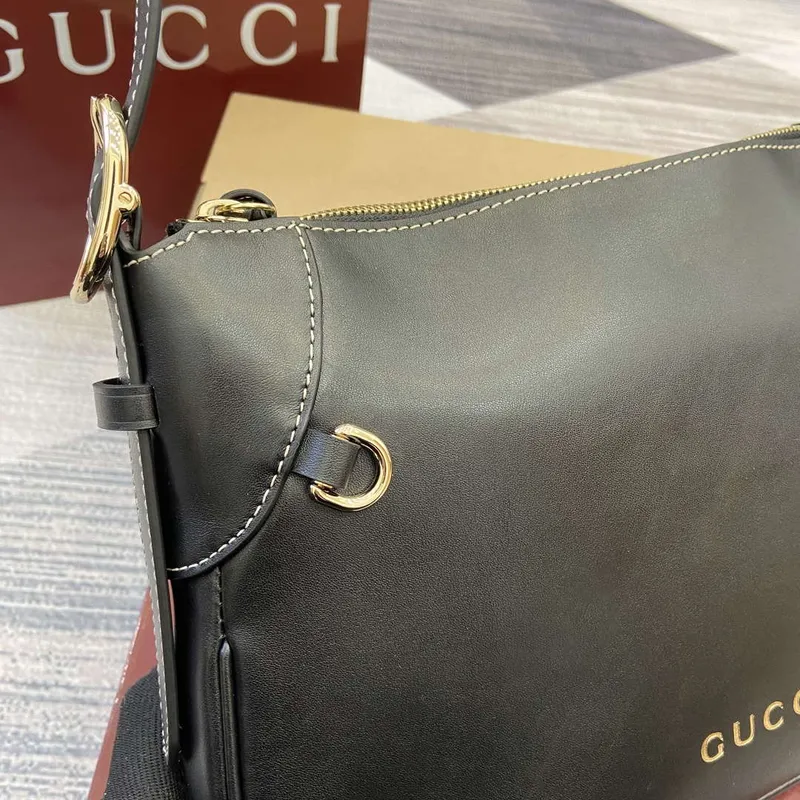 Gucci 815216 GG Emblem střední kabelka přes rameno Černá