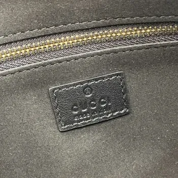 Gucci 815216 GG Emblem střední kabelka přes rameno Černá