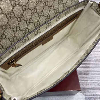 Gucci 821154 GG Emblem střední crossbody taška Béžová a tmavě hnědá