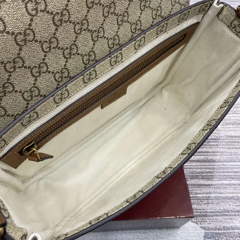 Gucci 821154 GG Emblem střední crossbody taška Béžová a tmavě hnědá