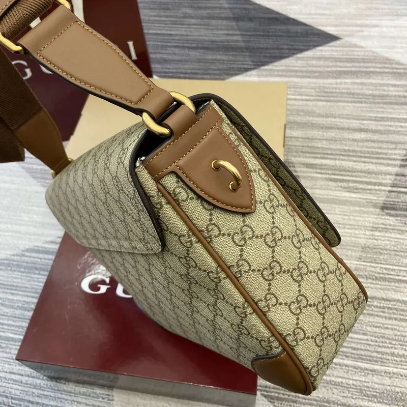 Gucci 821154 GG Emblem střední crossbody taška Béžová a tmavě hnědá