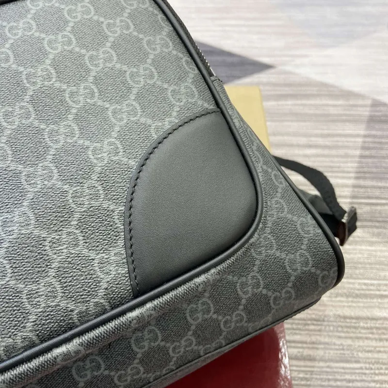 Gucci 821159 GG Emblem Střední Batoh Černý
