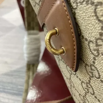 Gucci 821159 GG Emblem Střední batoh Béžový a tmavě hnědý