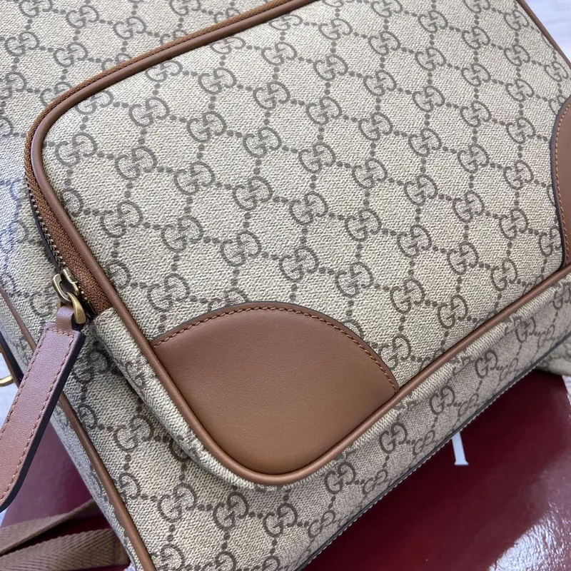 Gucci 821159 GG Emblem Střední batoh Béžový a tmavě hnědý