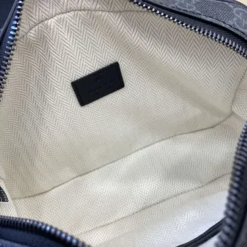 Gucci 821155 GG Emblem malá crossbody taška Černá