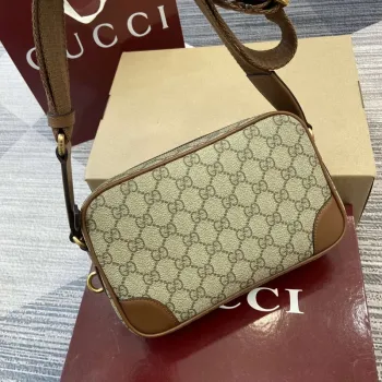 Gucci 821155 GG Emblem malá crossbody taška béžová a tmavě hnědá
