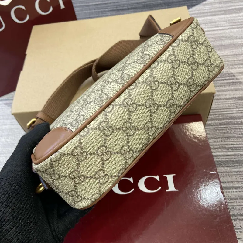 Gucci 821155 GG Emblem malá crossbody taška béžová a tmavě hnědá