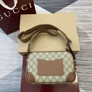 Gucci 821155 GG Emblem malá crossbody taška béžová a tmavě hnědá