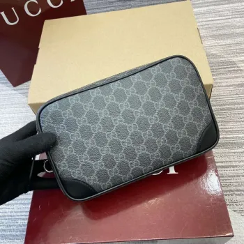 Gucci 821164 GG Emblem malá toaletní taška Černá