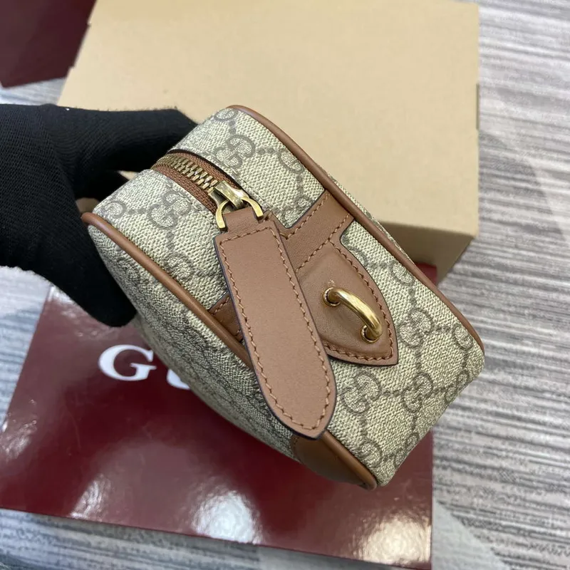 Gucci 821164 GG Emblem malá toaletní taška béžová a tmavě hnědá