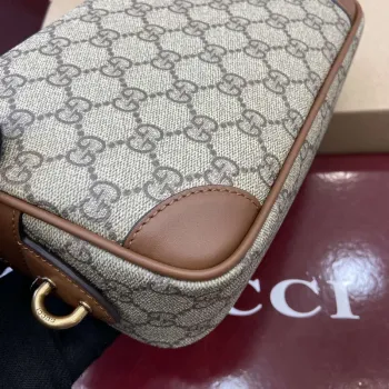 Gucci 821164 GG Emblem malá toaletní taška béžová a tmavě hnědá