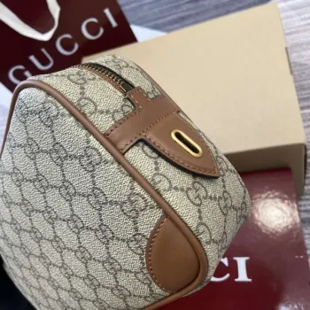 Gucci 821164 GG Emblem malá toaletní taška béžová a tmavě hnědá