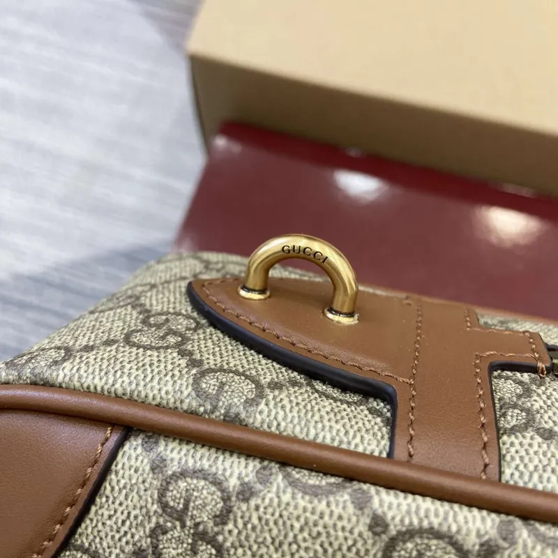 Gucci 821164 GG Emblem malá toaletní taška béžová a tmavě hnědá