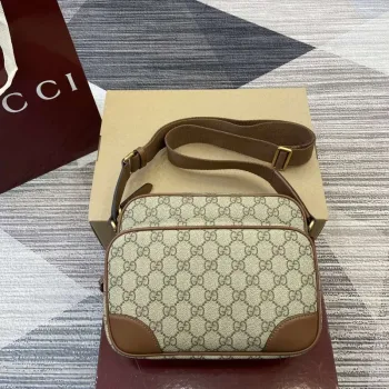 Gucci 821160 GG Emblem střední crossbody taška Béžová a tmavě hnědá
