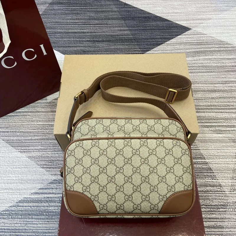 Gucci 821160 GG Emblem střední crossbody taška Béžová a tmavě hnědá