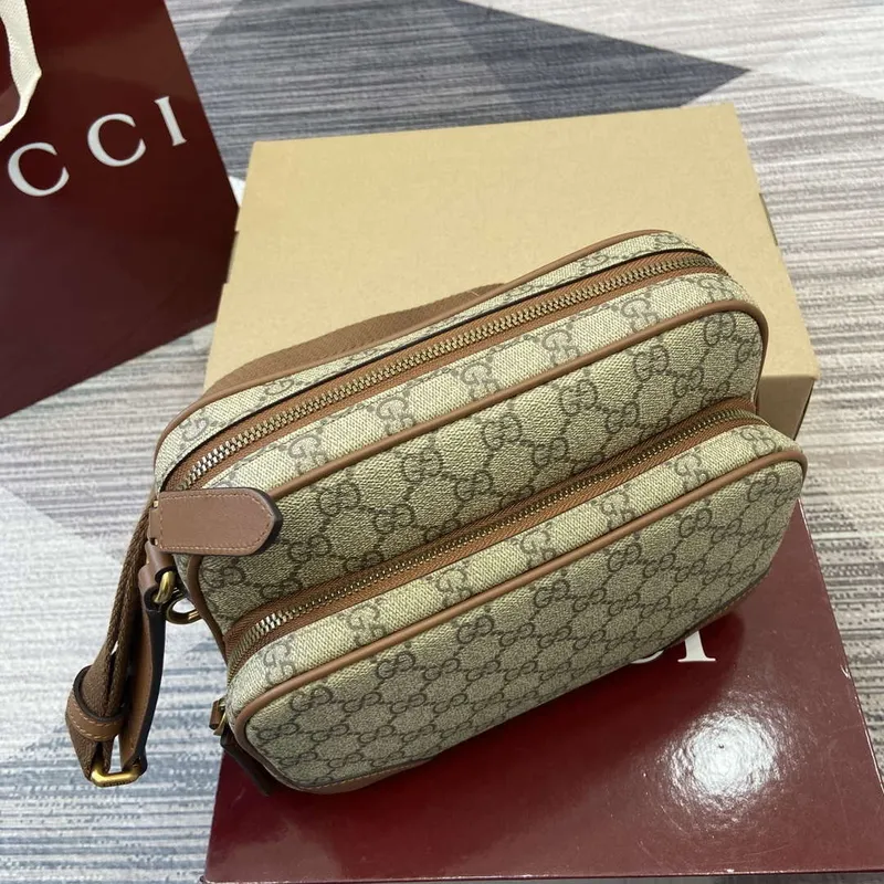 Gucci 821160 GG Emblem střední crossbody taška Béžová a tmavě hnědá