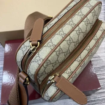 Gucci 821160 GG Emblem střední crossbody taška Béžová a tmavě hnědá