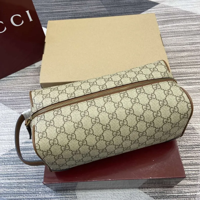 Gucci 821163 GG Emblem střední toaletní taška béžová a tmavě hnědá