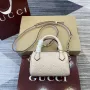 Gucci 815256 GG Emblem super mini taška s horním uchopem Béžová