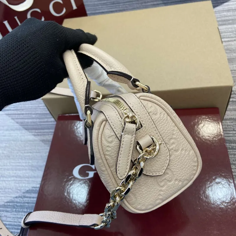Gucci 815256 GG Emblem super mini taška s horním uchopem Béžová
