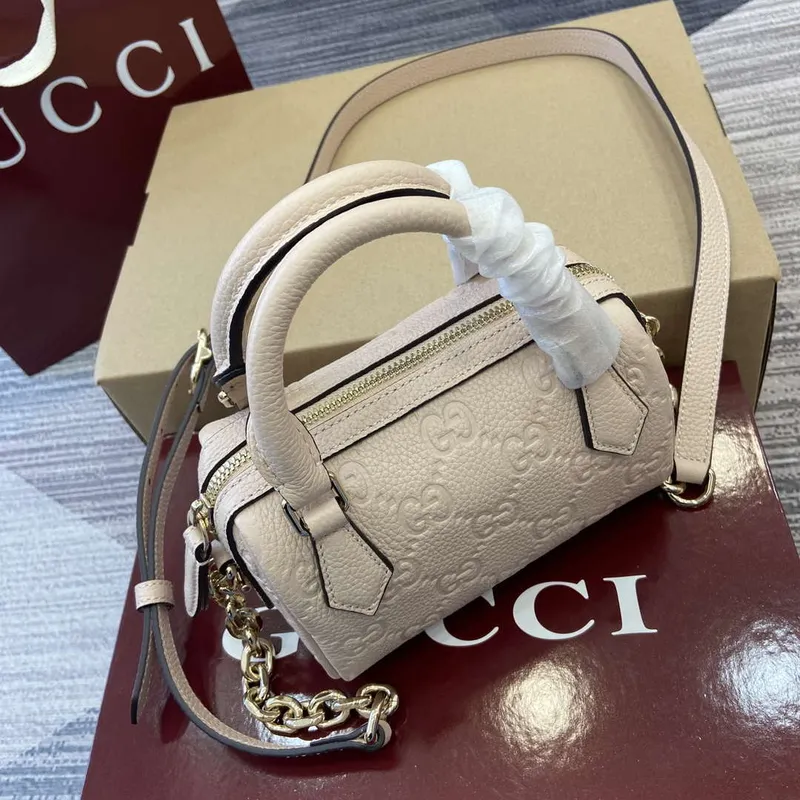 Gucci 815256 GG Emblem super mini taška s horním uchopem Béžová