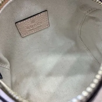 Gucci 815256 GG Emblem super mini taška s horním uchopem Béžová
