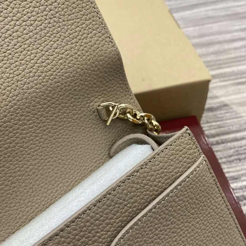 Gucci 818705 GG Emblem super mini ramenní taška Taupe
