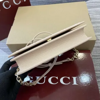 Gucci 818705 GG Emblem super mini ramenní taška béžová