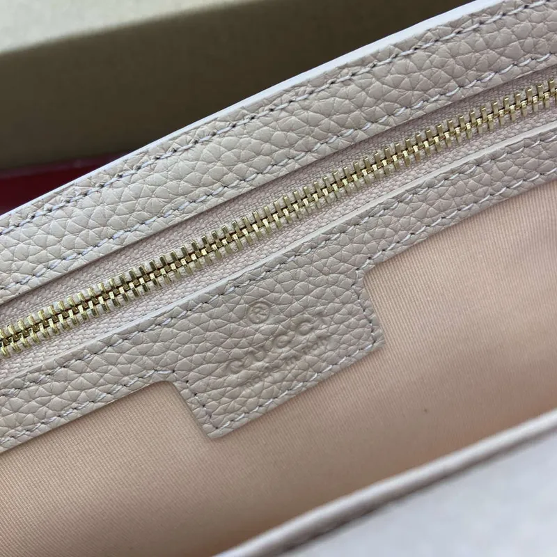 Gucci 818705 GG Emblem super mini ramenní taška béžová