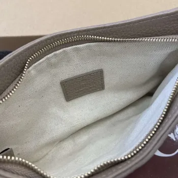 Gucci 815278 GG Emblem super mini taška Meruňková