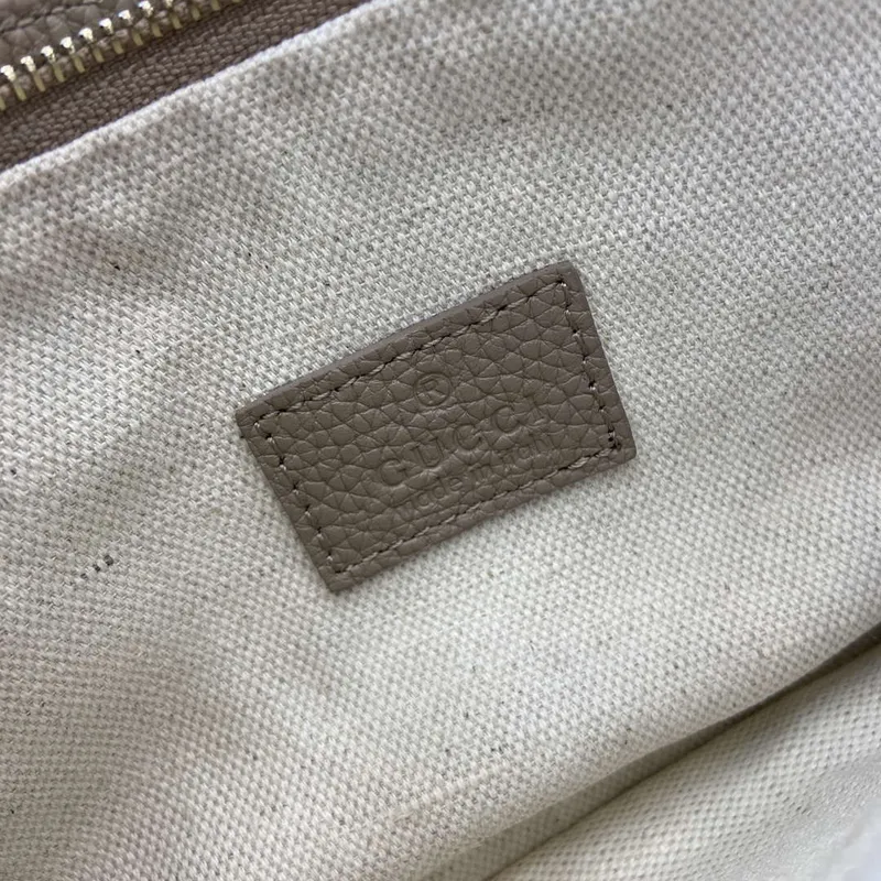 Gucci 815278 GG Emblem super mini taška Meruňková