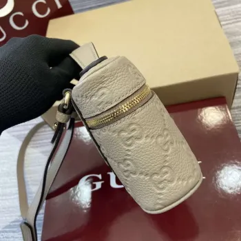 Gucci 815949 GG Emblem super mini taška Meruňková