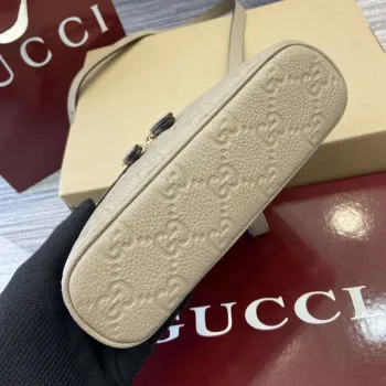 Gucci 815949 GG Emblem super mini taška Meruňková