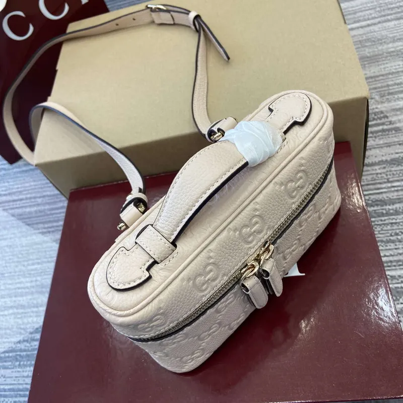 Gucci 815949 GG Emblem super mini taška béžová