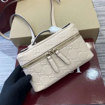 Gucci 815949 GG Emblem super mini taška béžová