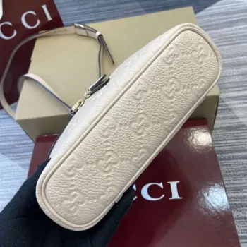 Gucci 815949 GG Emblem super mini taška béžová