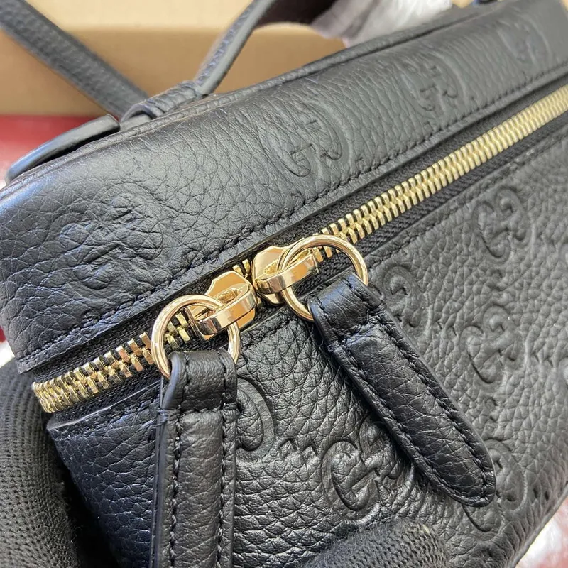 Gucci 815949 GG Emblem super mini taška Černá