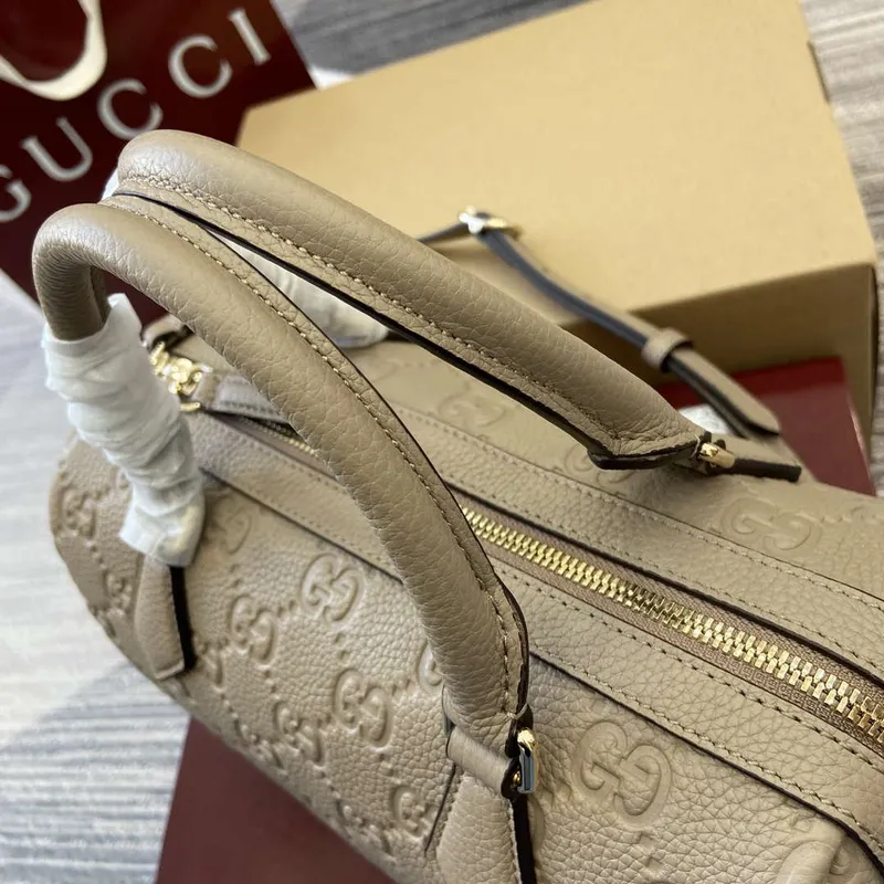 Gucci 815255 GG Emblem Malá taška s horním uchopem Meruňková