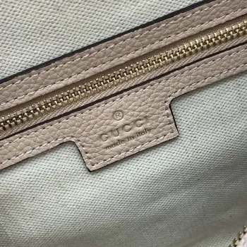 Gucci 815255 GG Emblem Malá kabelka s horním držadlem Béžová